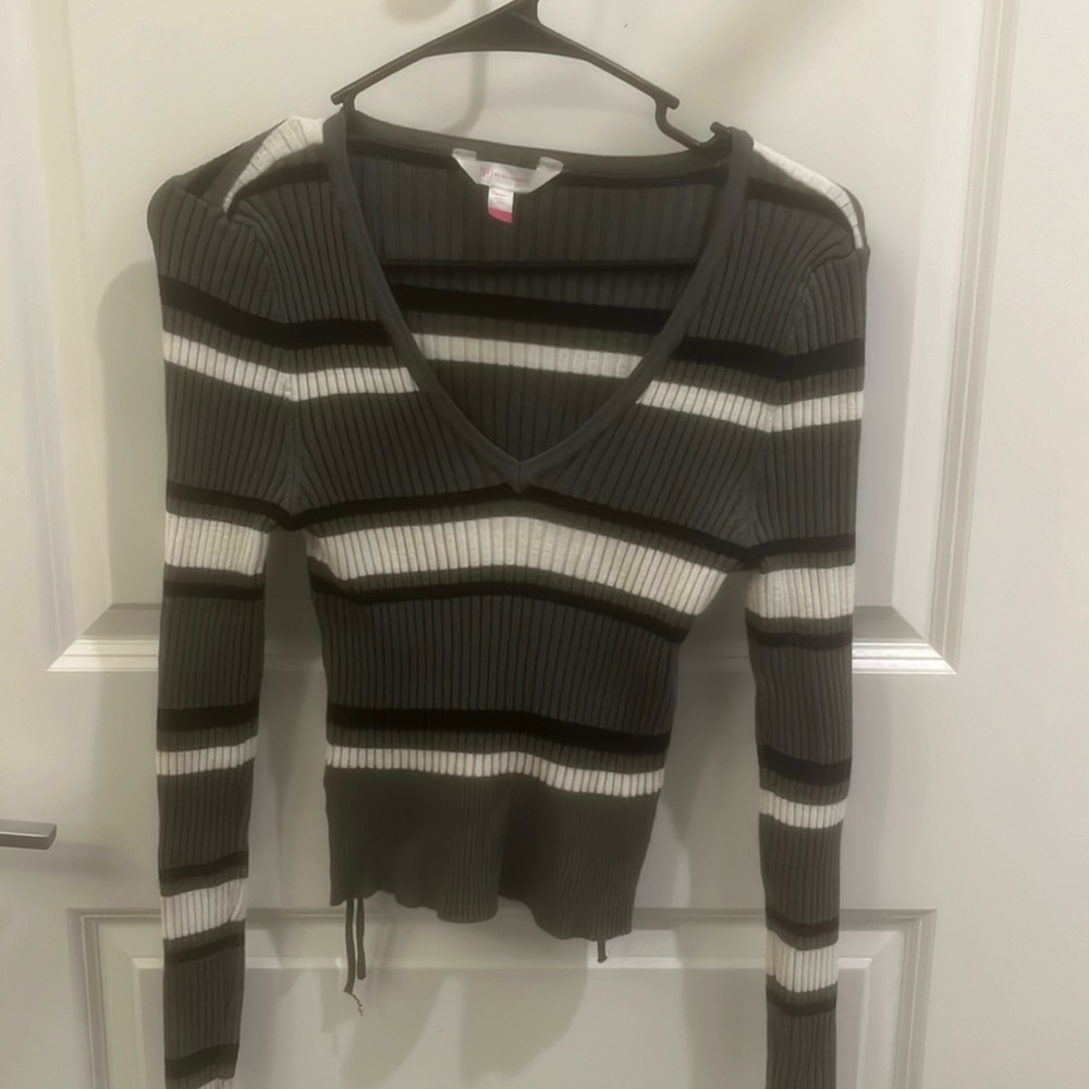 Size large long sleeve shirt fits like a medium